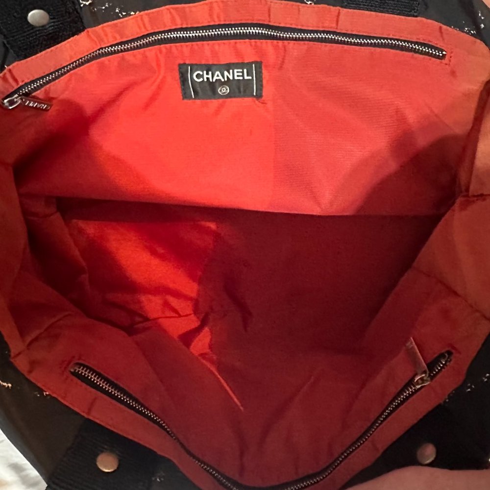 CHANEL Travel Ligne Quilted Nylon Black Tote CC - Picture 5 of 8